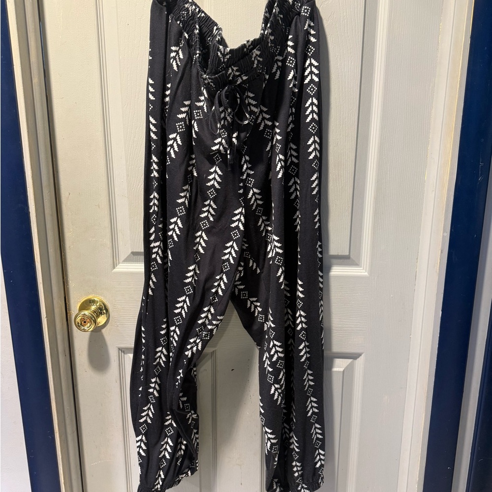Bloomchic Black and White Patterned Women's Pants